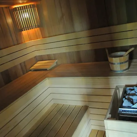 Au Nid D'houyet * Hour