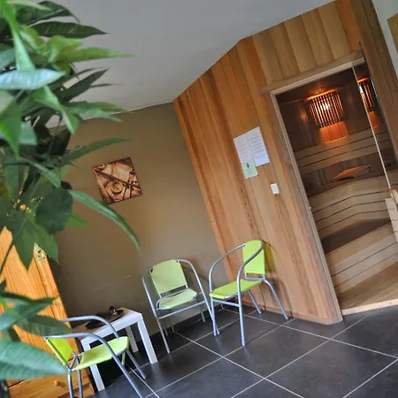 Au Nid D'houyet Hour