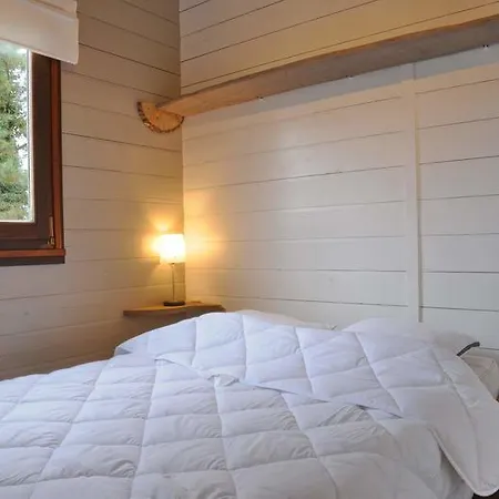 Au Nid D'houyet Hour