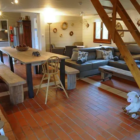 Au Nid D'houyet Hour