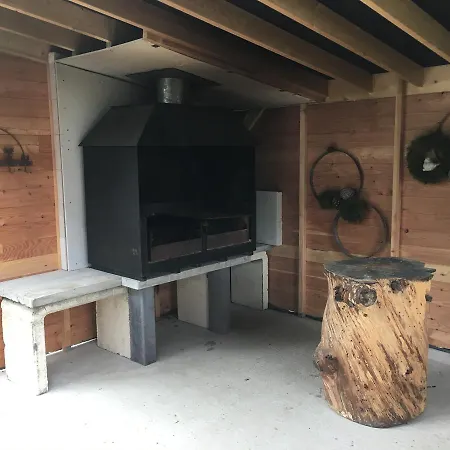 Au Nid D'houyet Hour