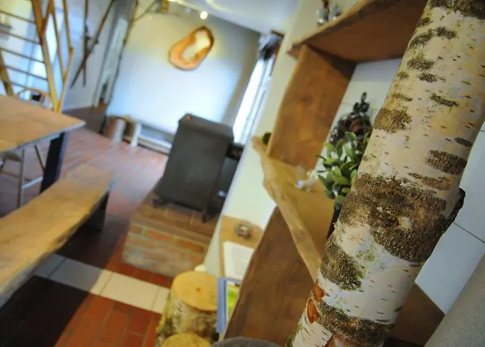 Au Nid D'houyet Hour